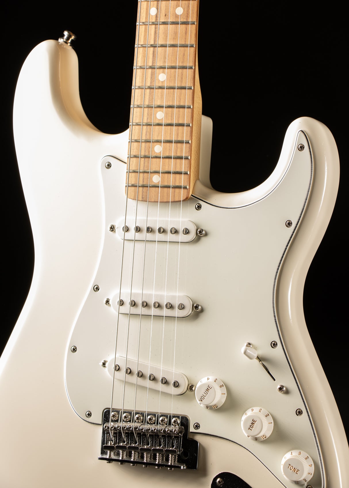 2017 Fender Standard Stratocaster MIM Antique White